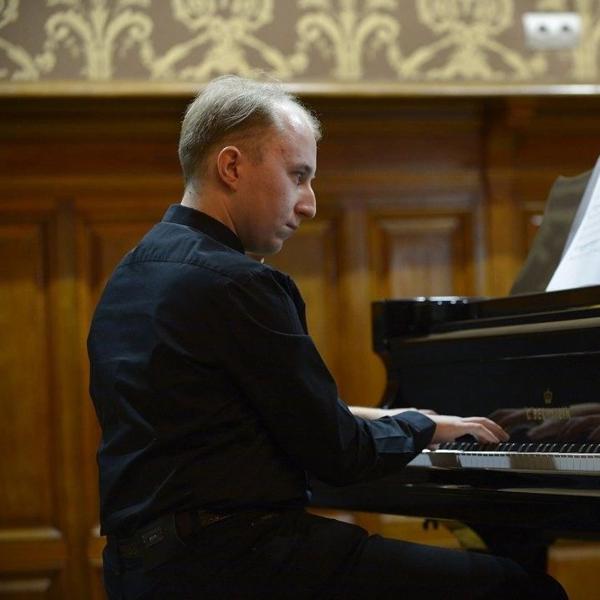 Александр Петров