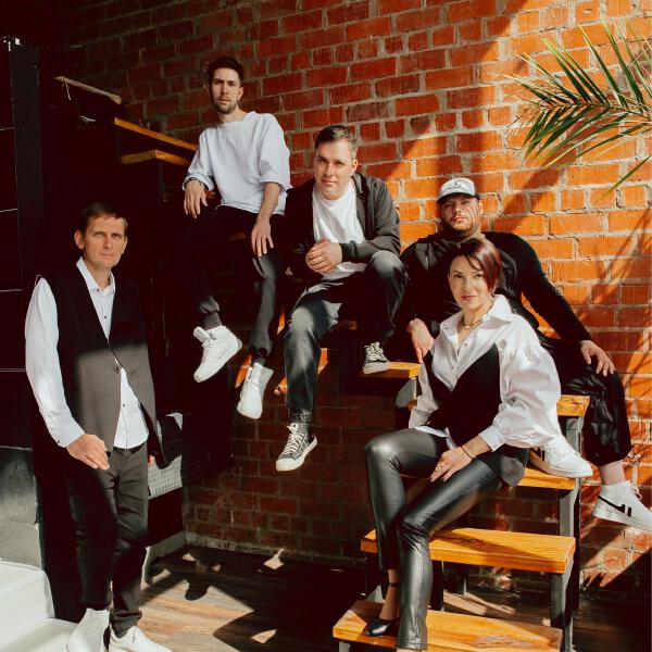 ПЛЮС ПЯТЬ ПО ГРИНВИЧУ