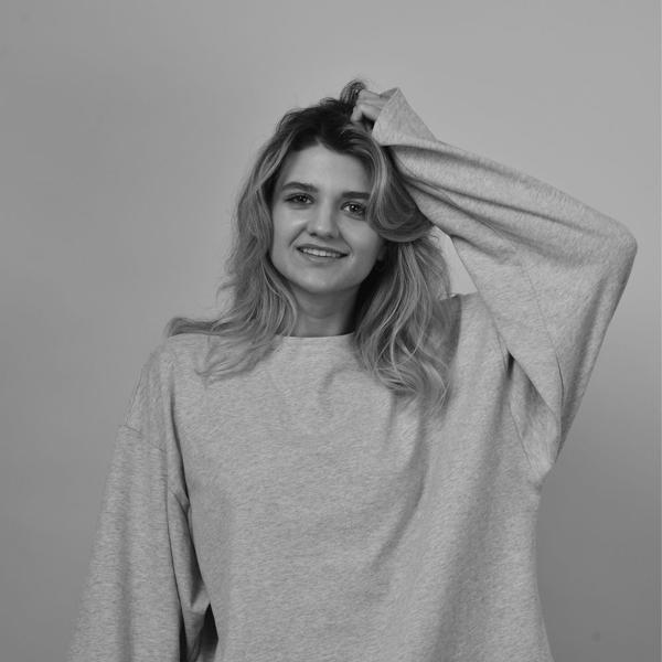Ви Калашникова