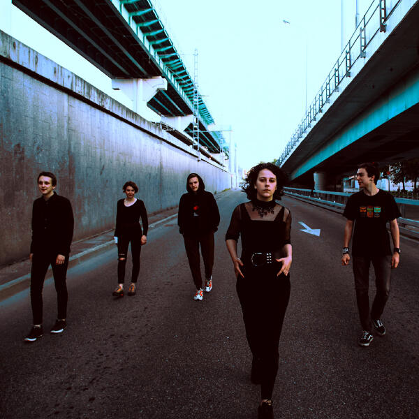 Молодые Люди Пройдемте