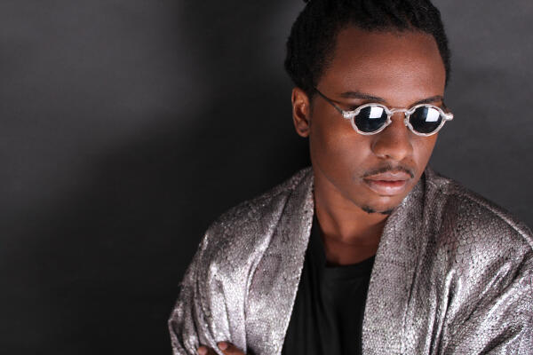 Shaun J Wright