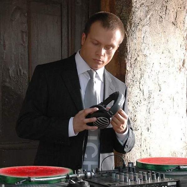 DJ Groove