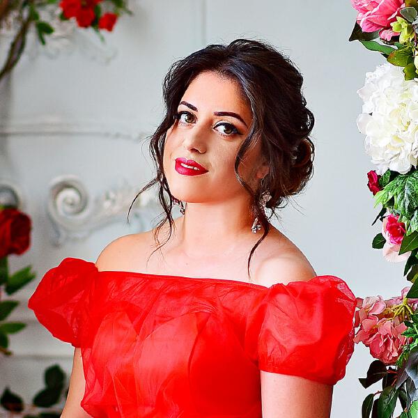 Карина Велиханова