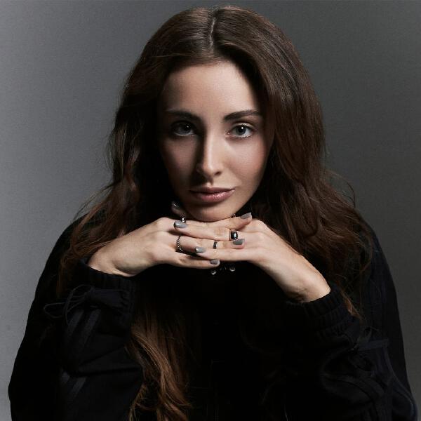 Девочка в адике